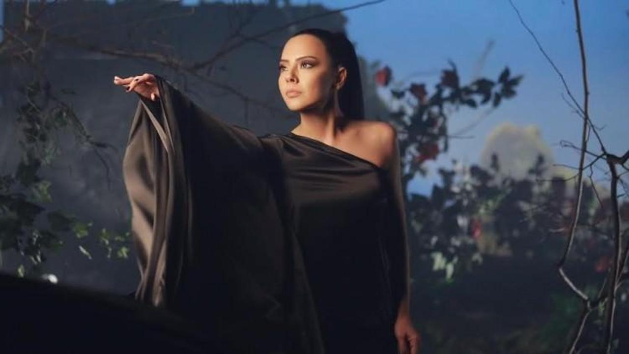 Ebru G&uuml;ndeş sahne fiyatına zam yaptı