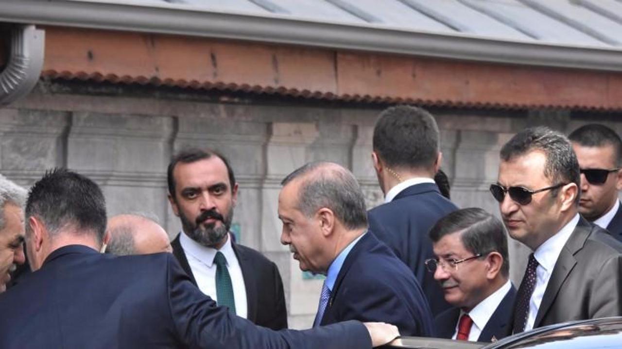Erdoğan ve Davutoğlu Cuma'yı beraber kıldı