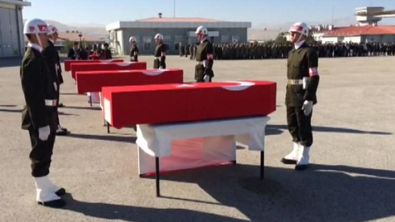 En acı veda... Şemdinli şehitleri uğurlandı!