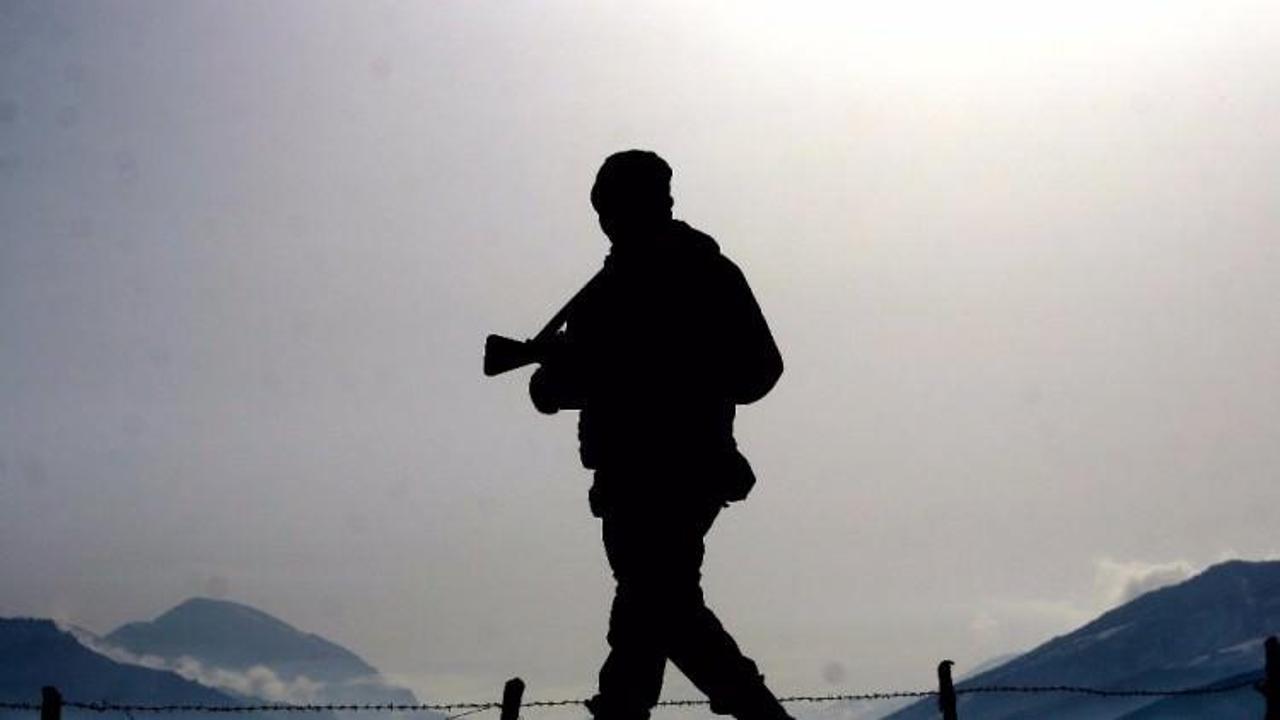 Bir PKK'lı patlayıcı ve kalaşnikofla yakalandı