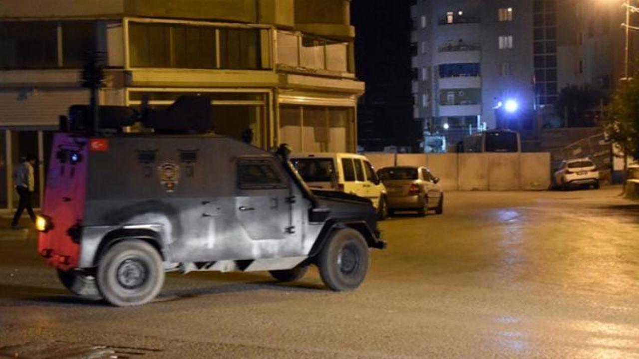 Adana'da ses bombası atıldı