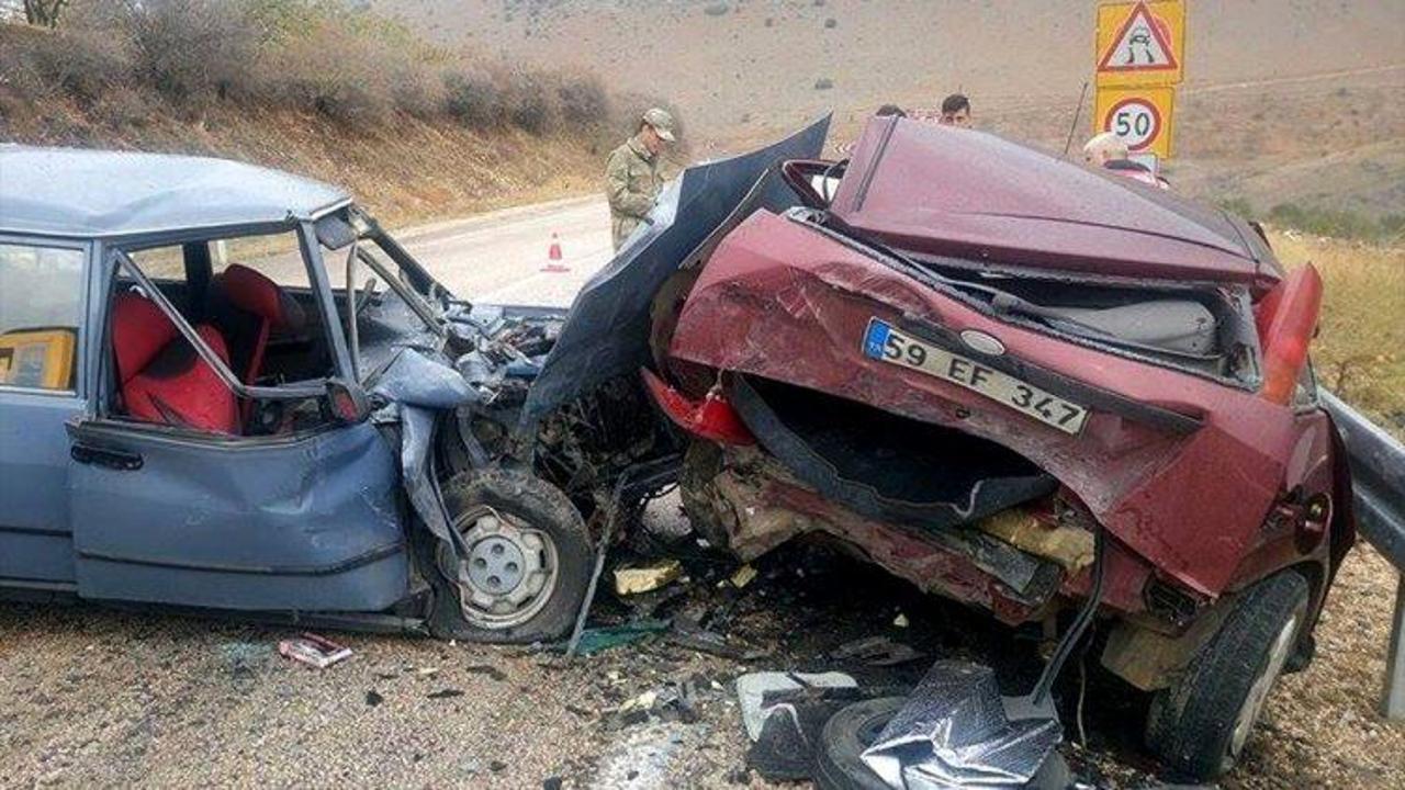 Gaziantep'te 2 otomobil çarpıştı: 6 yaralı