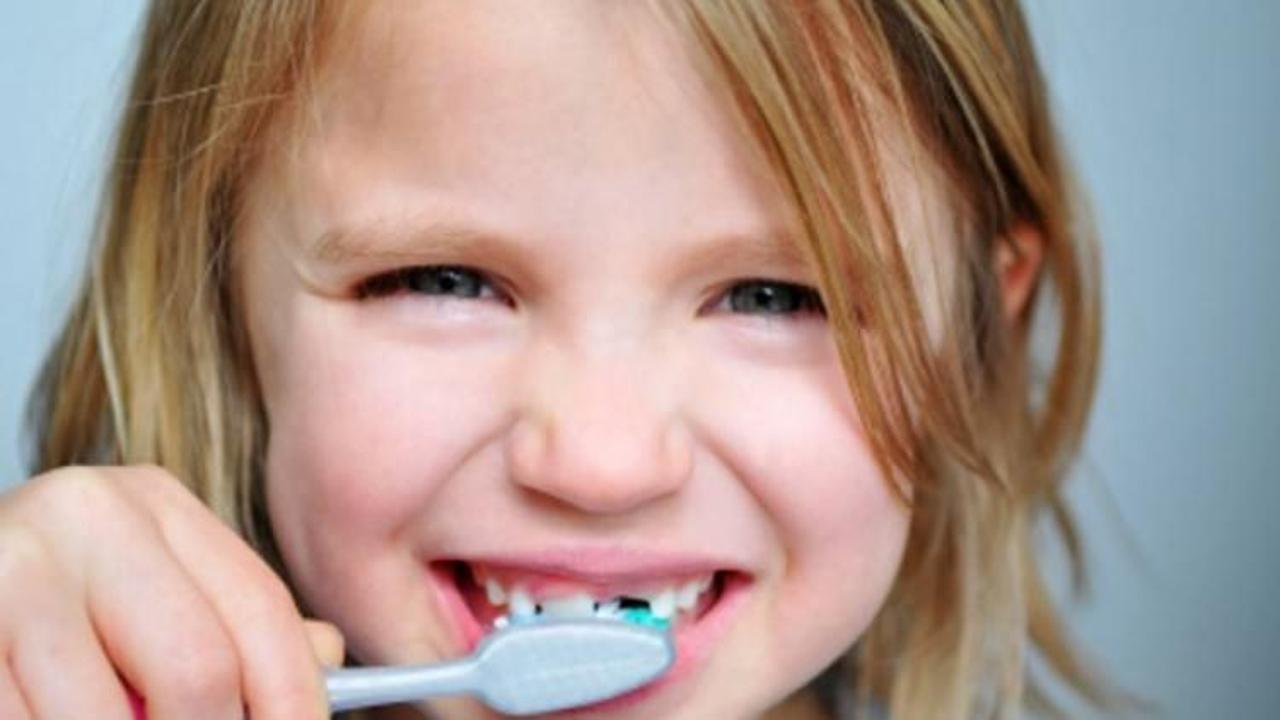 Süt dişleri daimi dişlerin geleceği için önemli