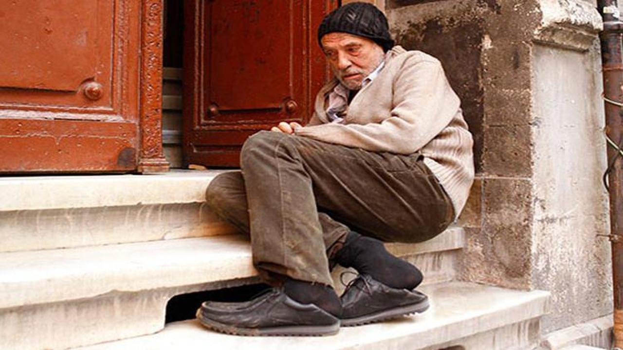 Usta oyuncu Civan Canova sokak ortasında evsiz kaldı! 