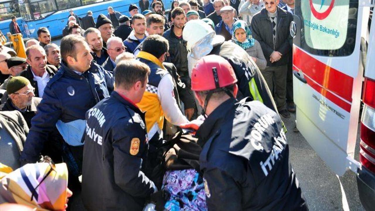 Çorum'da halk otobüsünün altında kalan kadın yaralandı
