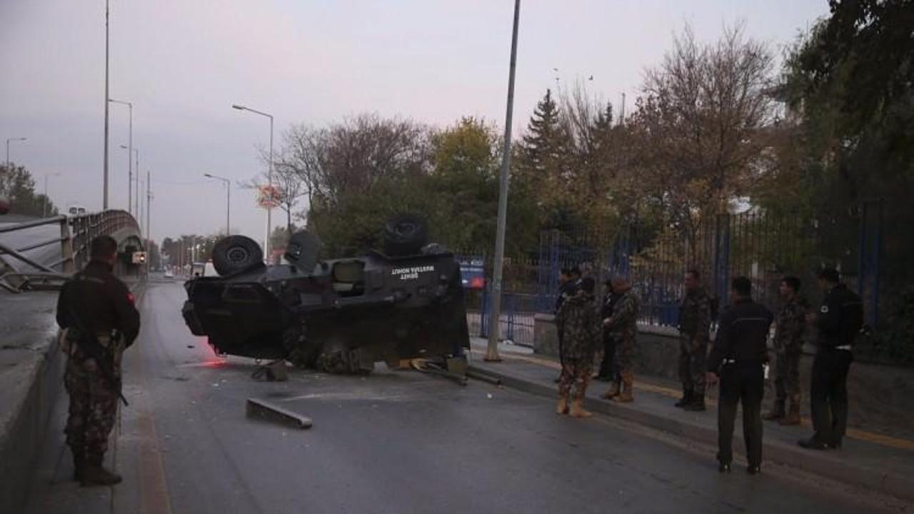 Ankara'da zırhlı polis aracı d&uuml;şt&uuml;: 3 polis yaralı