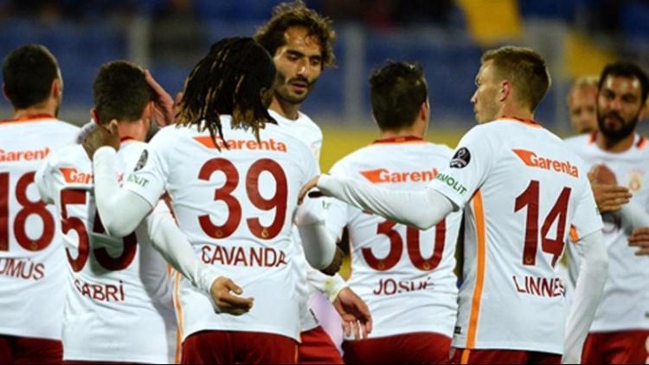 Galatasaraylı futbolcuya sürpriz davet!