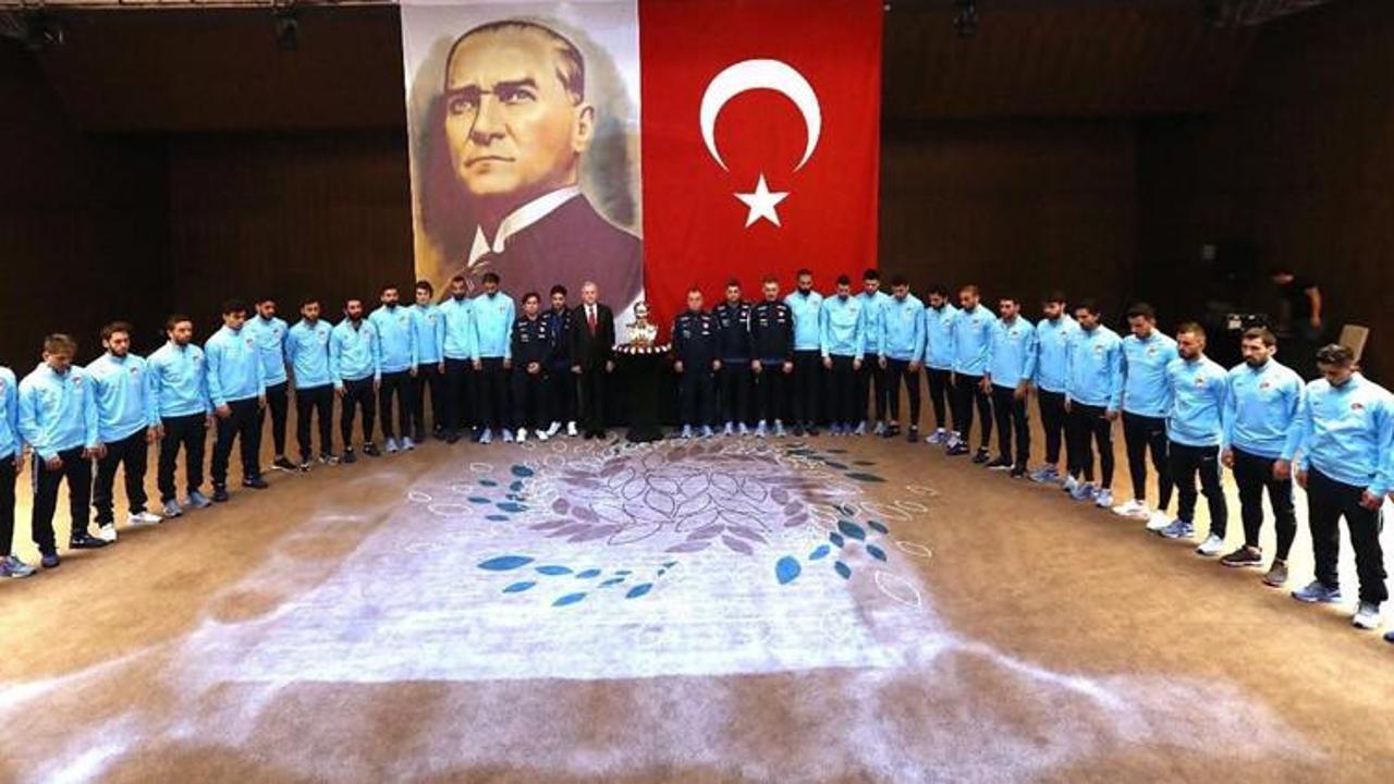 Milli Takım'dan Atatürk için saygı duruşu!