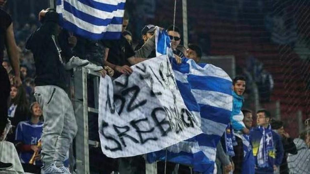 Yunan taraftarlardan iğrenç pankart!