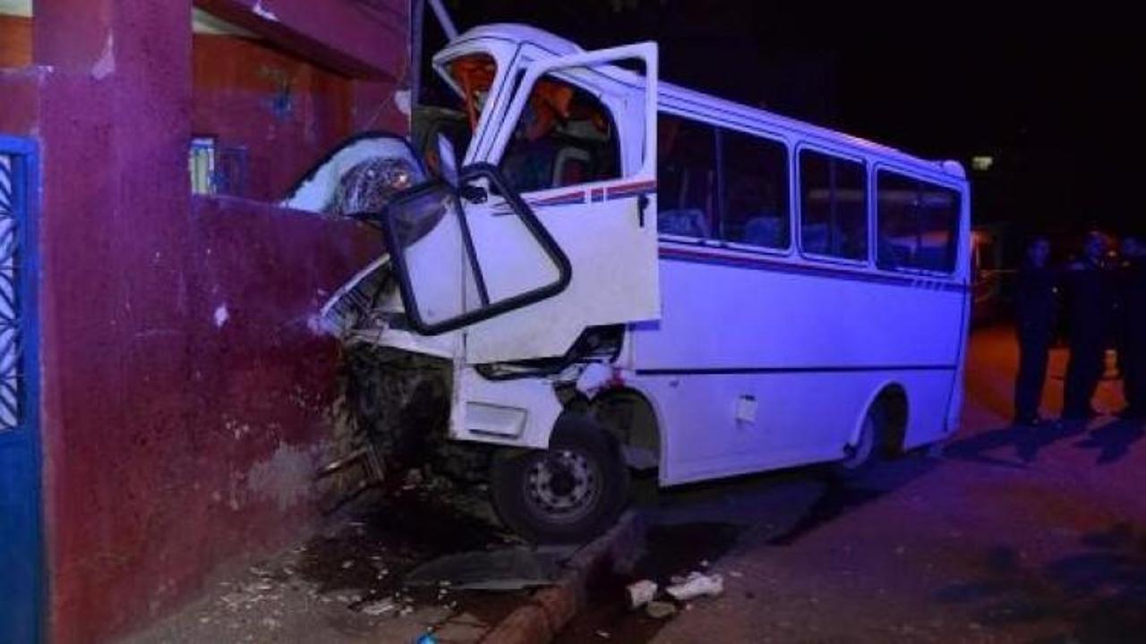 Adana'da akılalmaz kaza: 3 ölü, 8 yaralı!