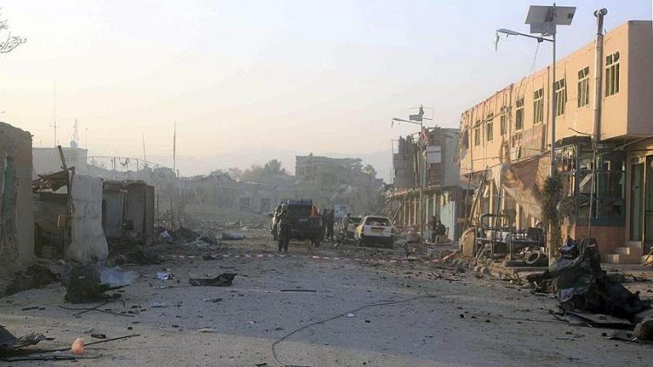 Afganistan'da camide bombalı saldırı!