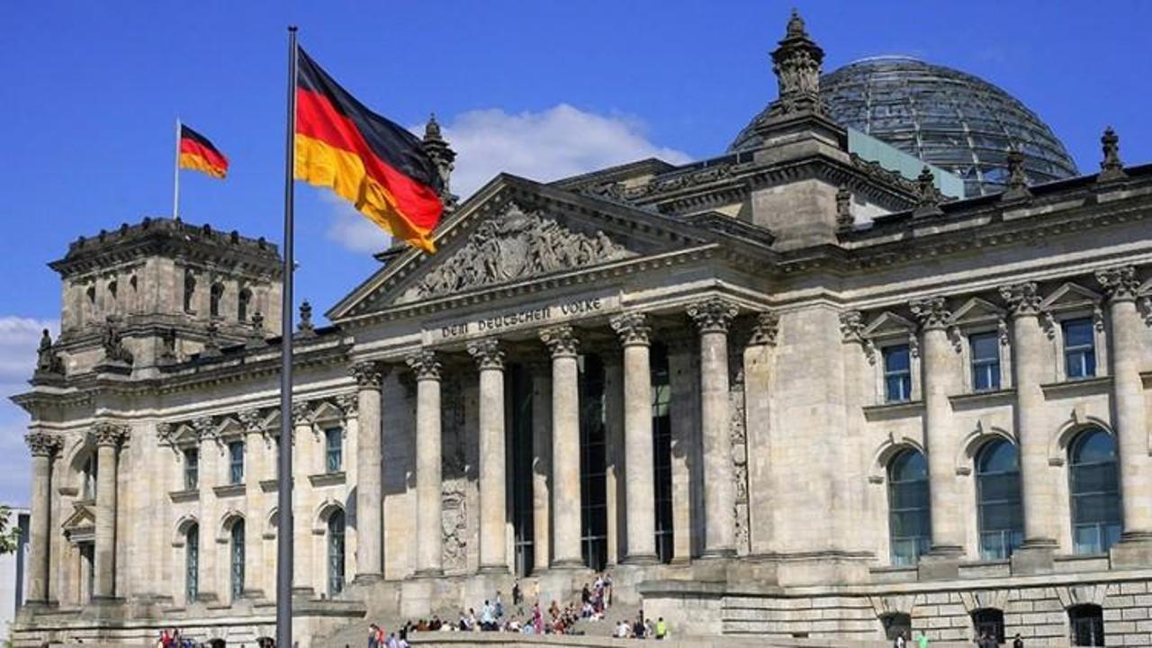 Almanya İsve&ccedil;'ten aşırı sağcı katili istedi