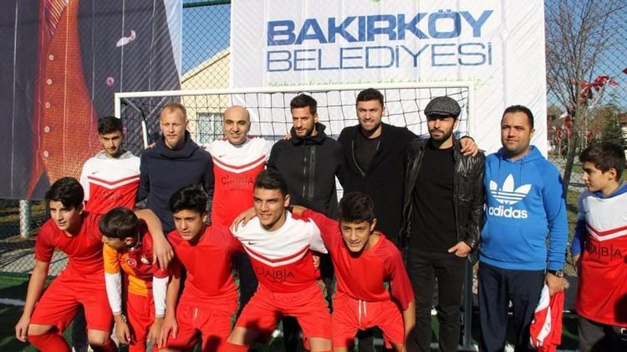 Galatasaraylı futbolcular çocuklar için bir arada