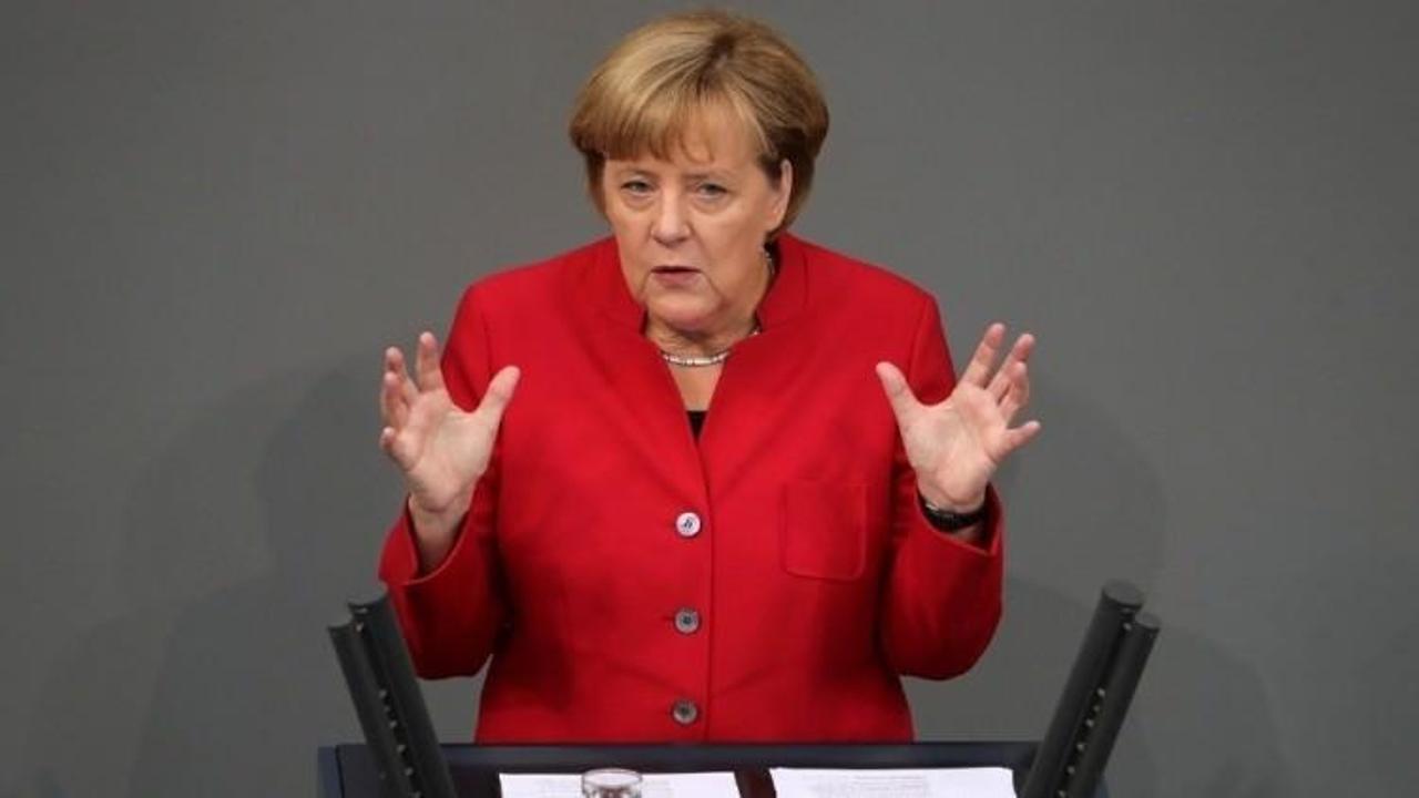 Çarpıcı Merkel yorumu: Sonun başlangıcında!