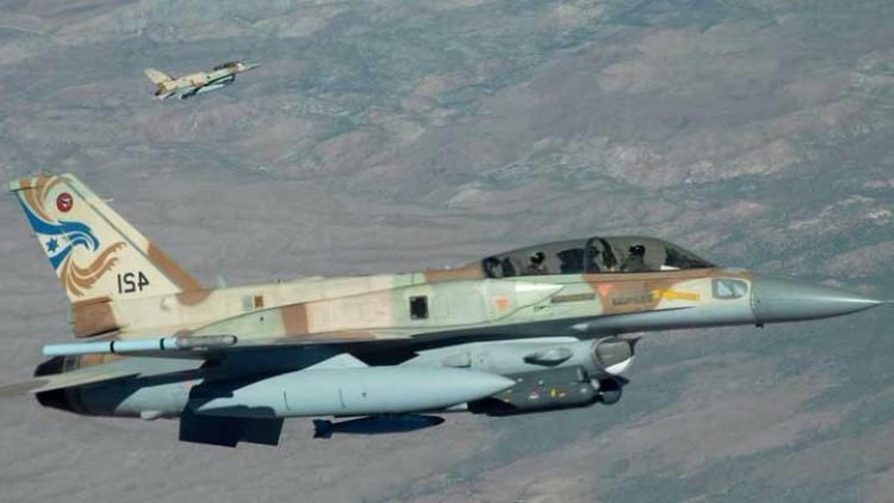 İsrail jetleri Esed'in askeri havalimanını vurdu