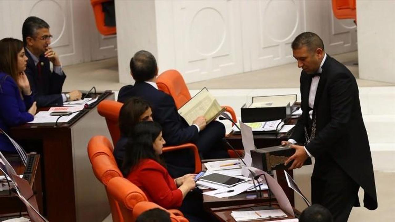 Meclis'te Osmanlıca Nutuk dağıtıldı