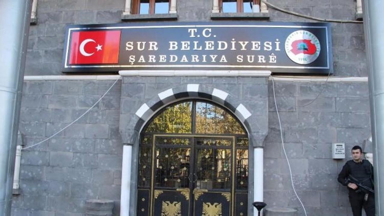 Sur'a 15 yıl sonra Türk bayraklı tabela