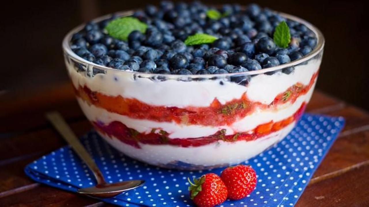 Yaban mersinli pasta tarifi