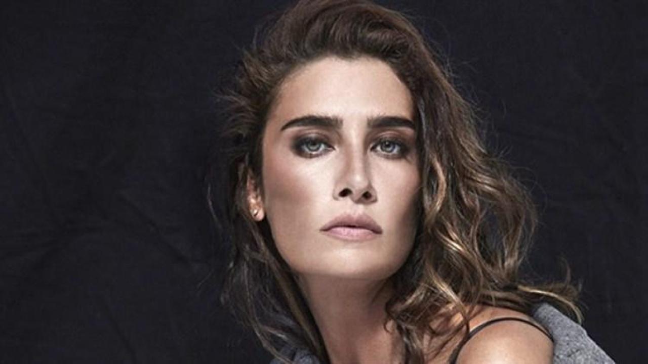 Şarkıcı Sıla Adana'da kebap yaptı!