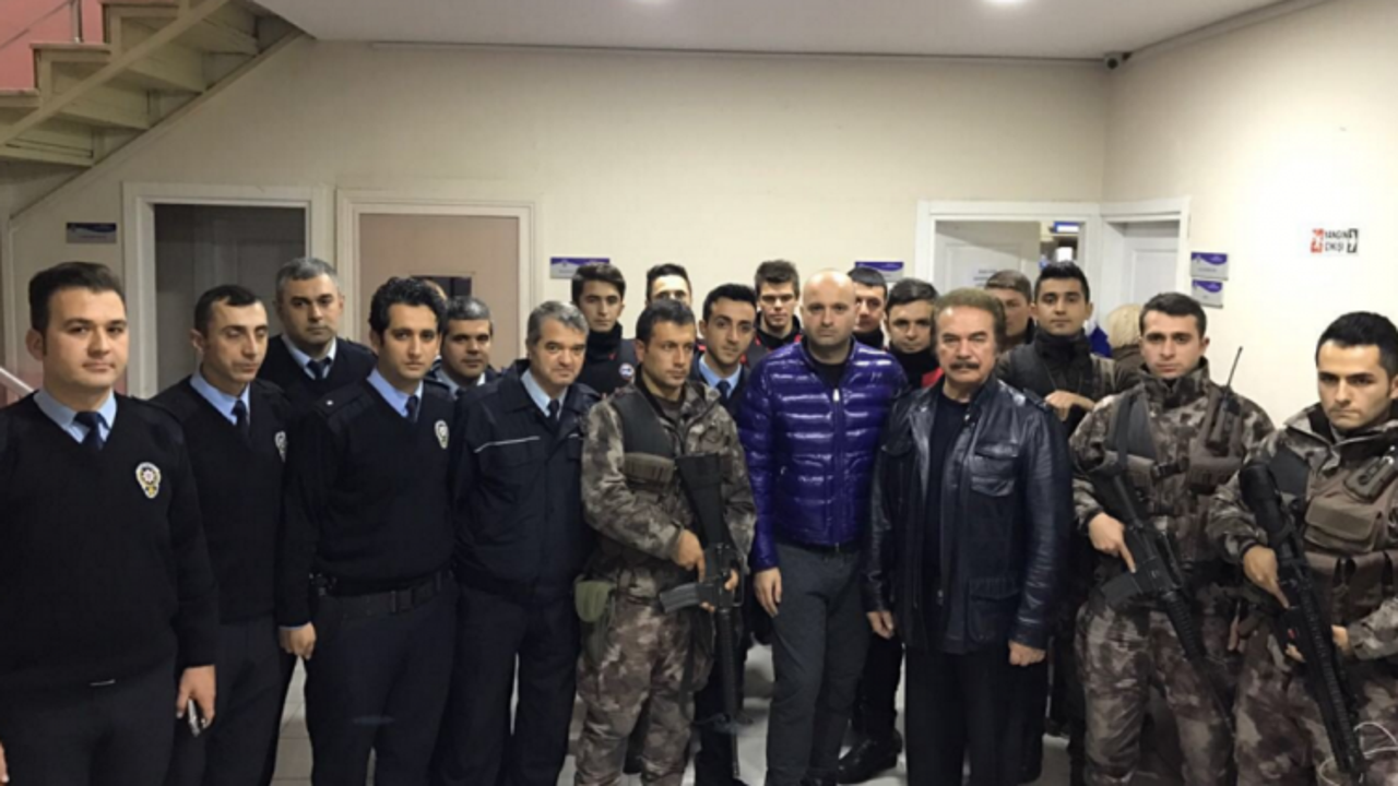 Sanatçılardan polis merkezlerine anlamlı ziyaret