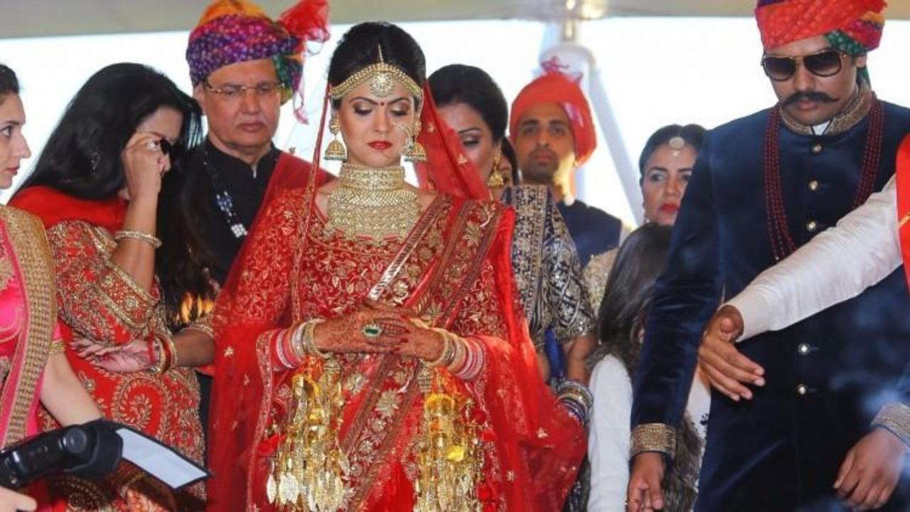 Hintliler’den 2 milyon dolarlık düğün siftahı