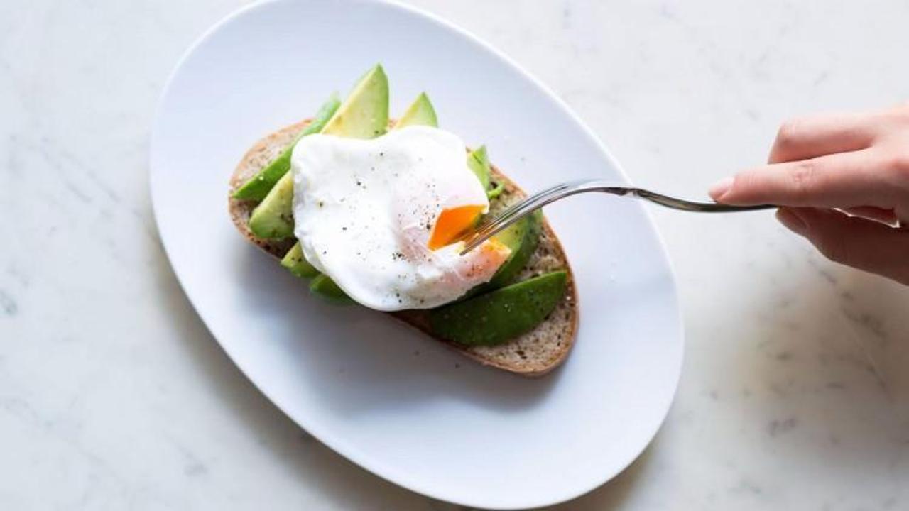Avakado tostunda yumurta tarifi