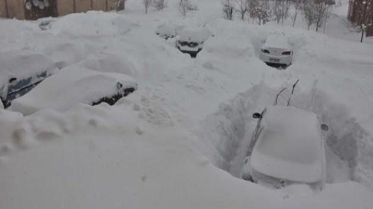 Evler ve arabalar yok oldu