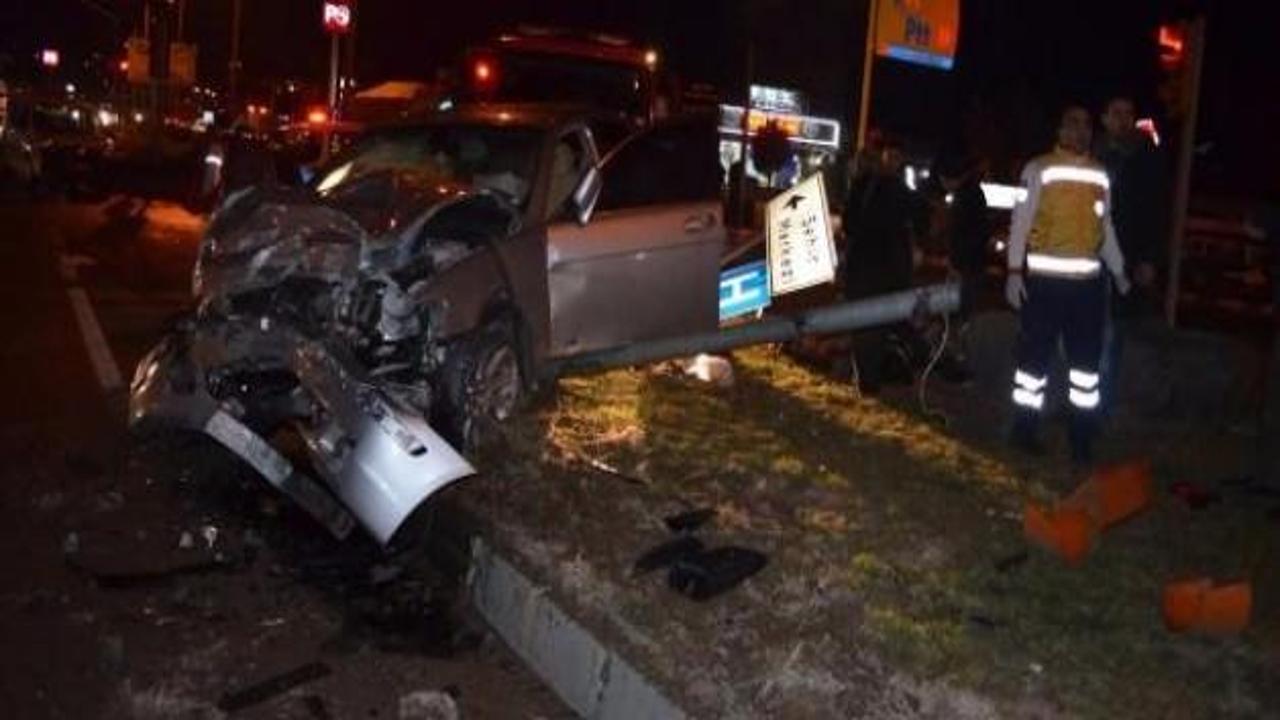 Minibüsle otomobil çarpıştı: 1 ölü 3, yaralı