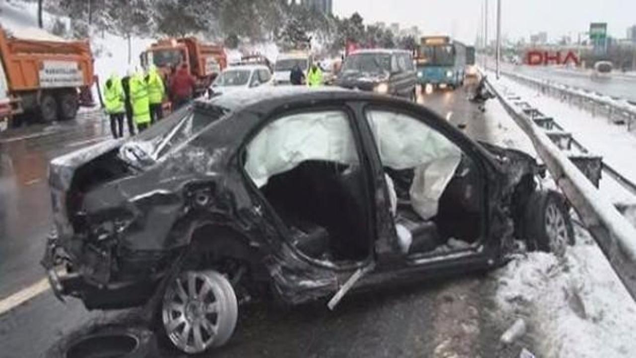 TEM &Uuml;mraniye y&ouml;n&uuml;nde feci kaza: 3 &ouml;l&uuml;