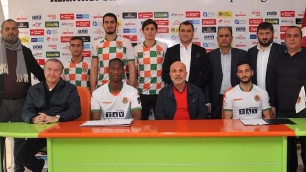 Alanyaspor'dan imza şov!