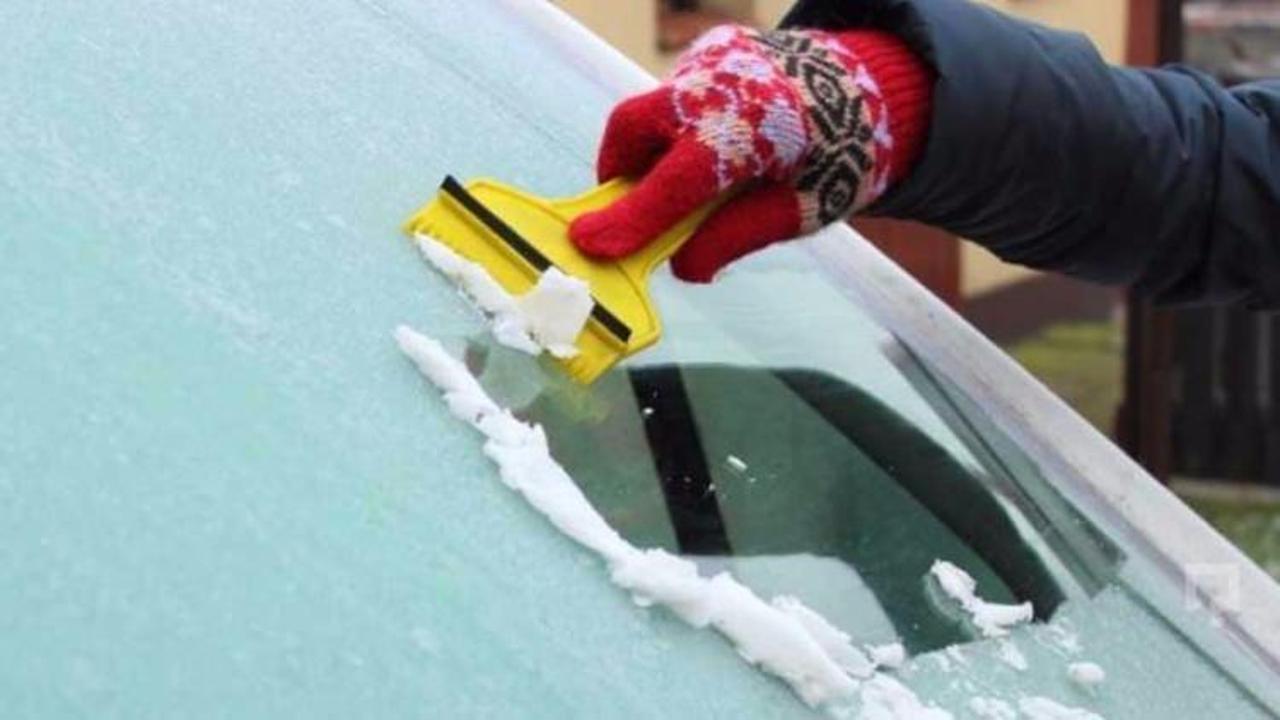 Arabanın üzerindeki buz nasıl temizlenmeli?