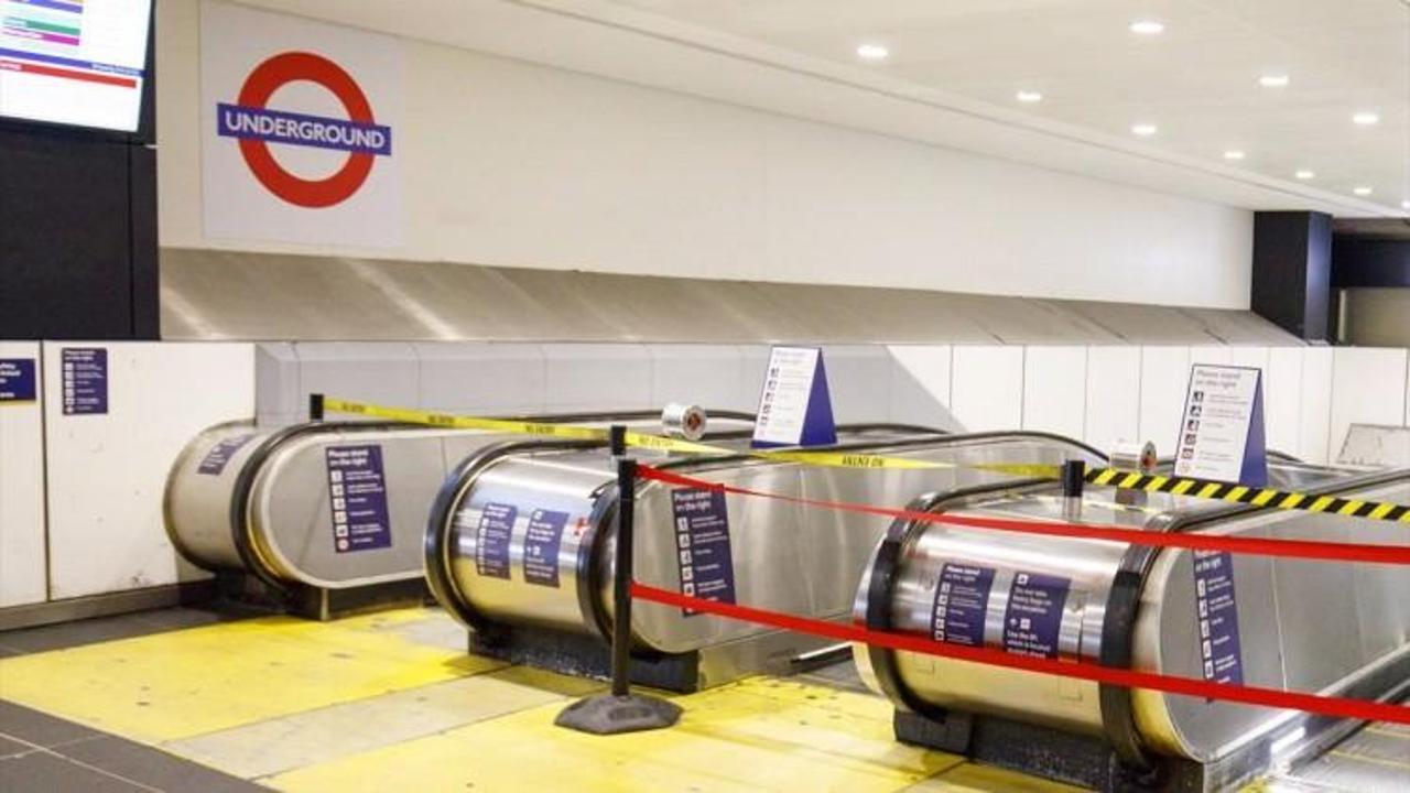 Londra'da metro krizi ülkeyi karıştırdı