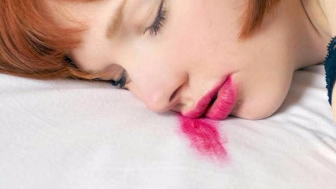 Ruj lekesi nasıl &ccedil;ıkar?