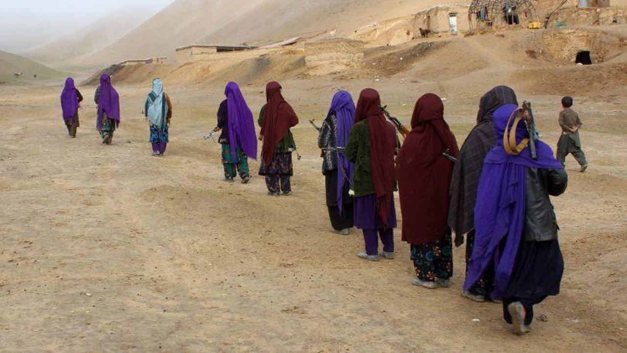 Afgan kadınları DAEŞ'e karşı silahlandı