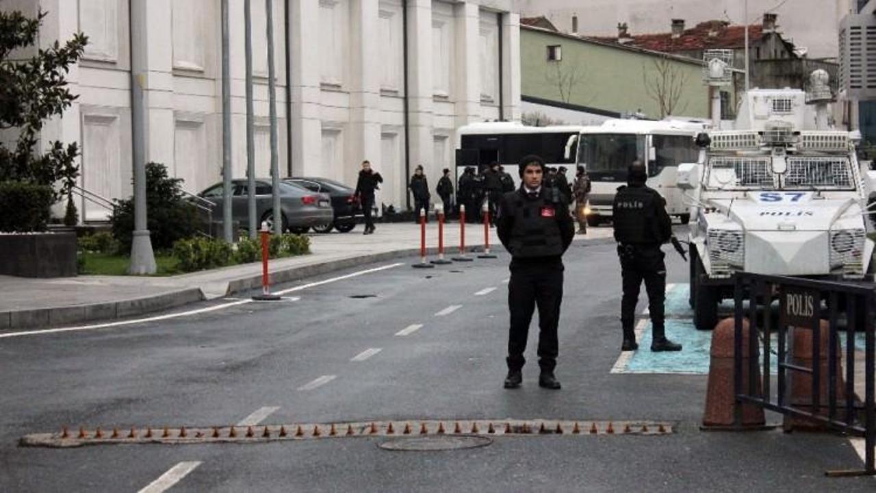 AK Parti binası önünde önlemler artırıldı