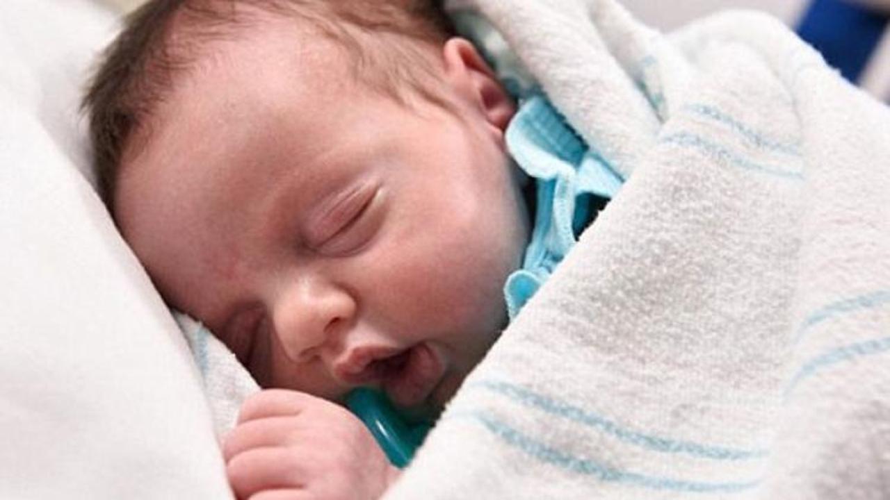 Uzmanlardan uyarı geldi! Bebekler de kum d&ouml;ker...