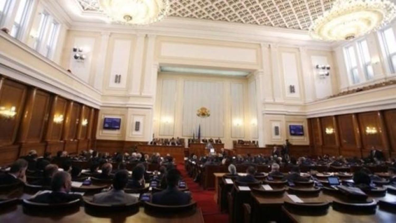 Bulgaristan Cumhurbaşkanı parlamentoyu feshetti