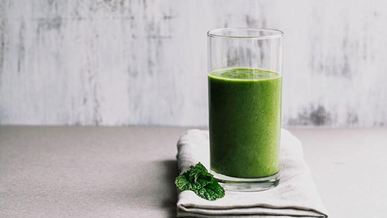 Detoks etkisi yaratan yeşil smoothie tarifi