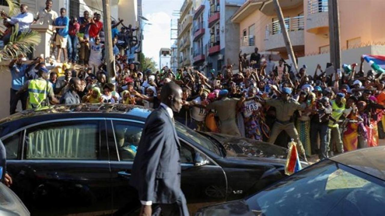 Gambiya'nin yeni lideri ülkesine döndü