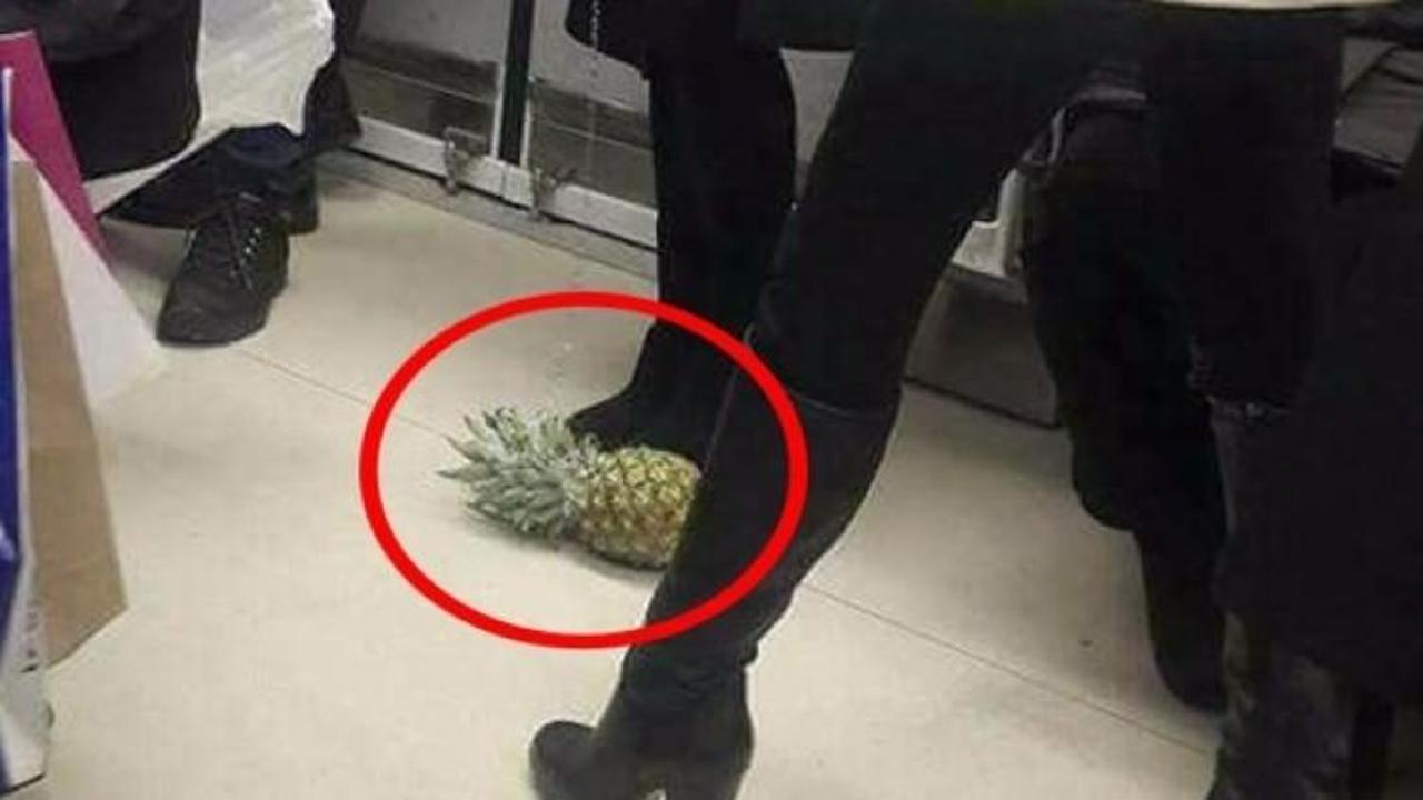 Metroda şaşırtan olay! Ananasa zincir bağlayıp...