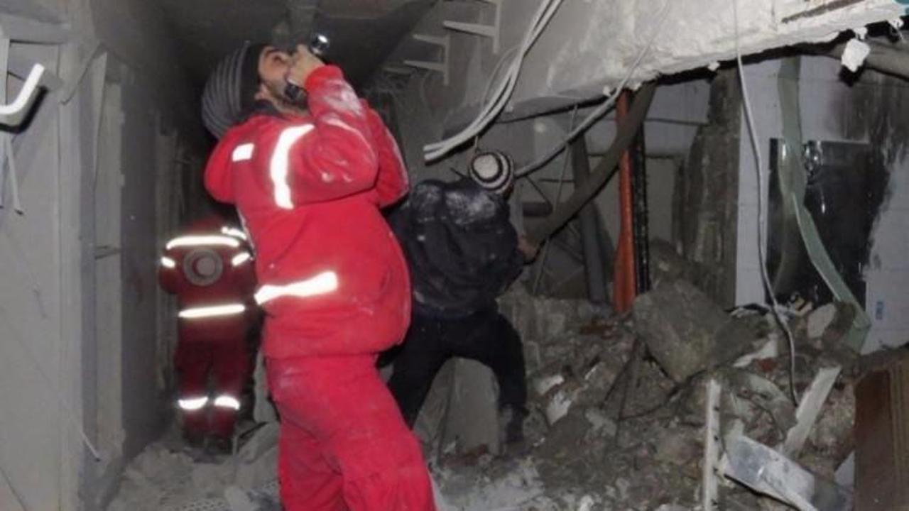 ABD u&ccedil;akları İdlib'de Kızılay binasını vurdu