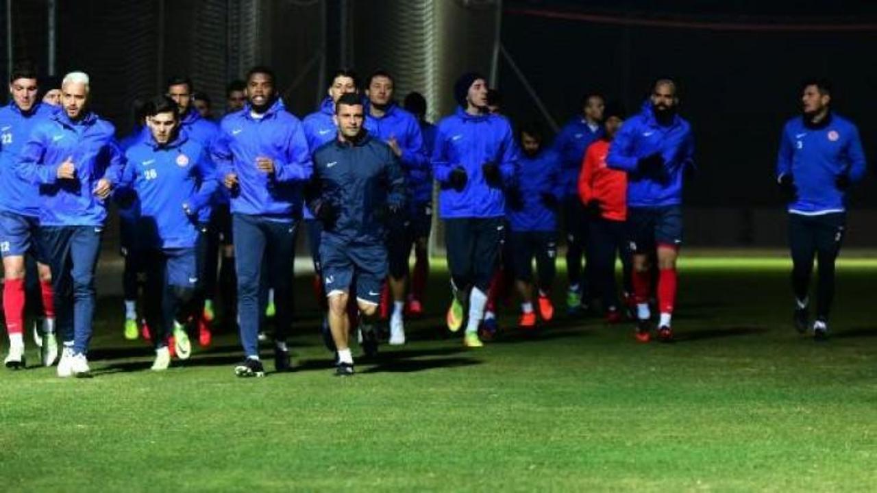 Antalyaspor'da sürpriz doğum günü