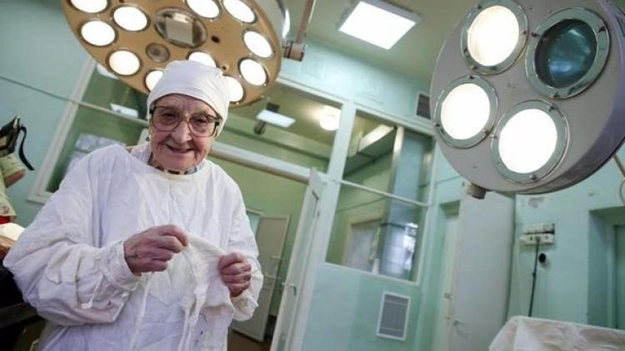Bu cerrah tam 89 yaşında
