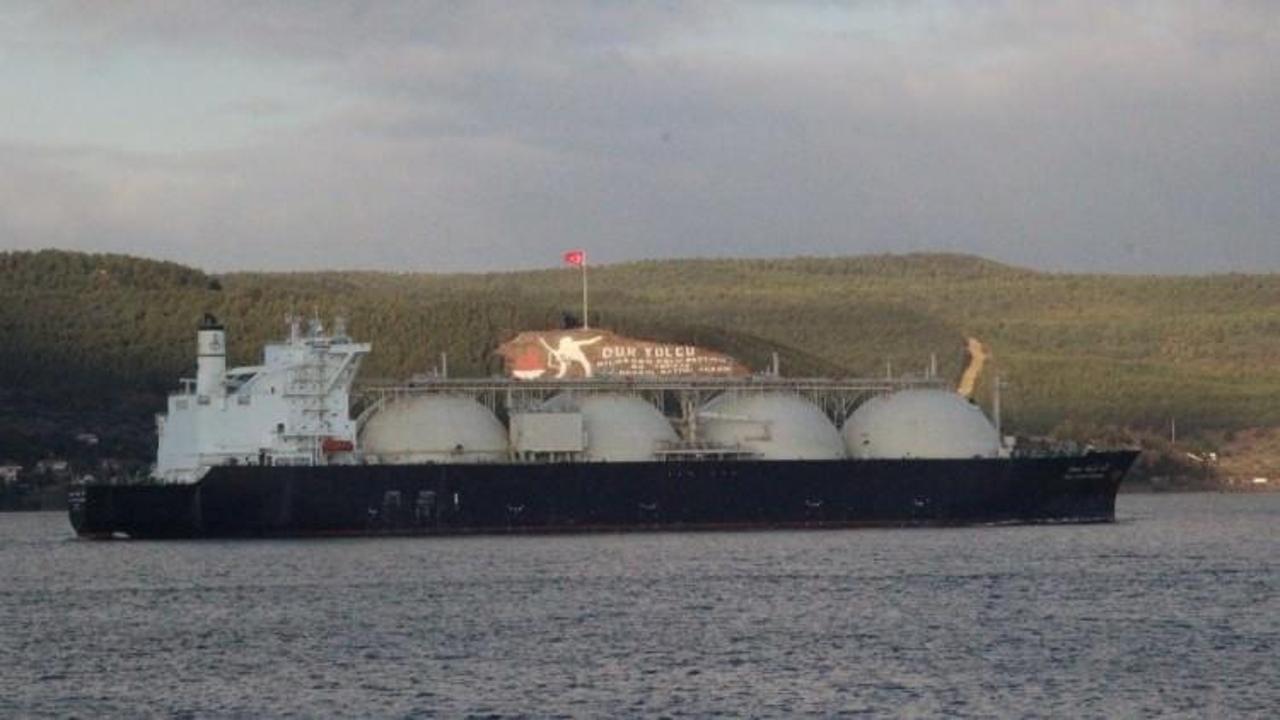Dev tanker boğazı kapattı