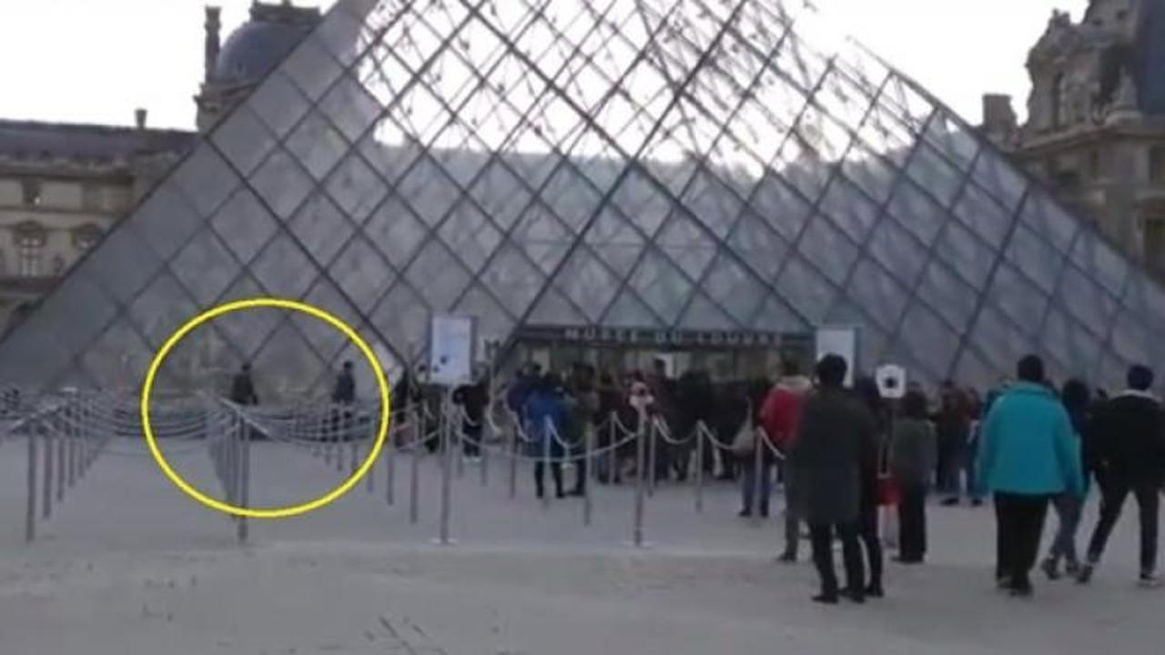Paris'te silahlı çatışma! Ünlü müze boşaltıldı