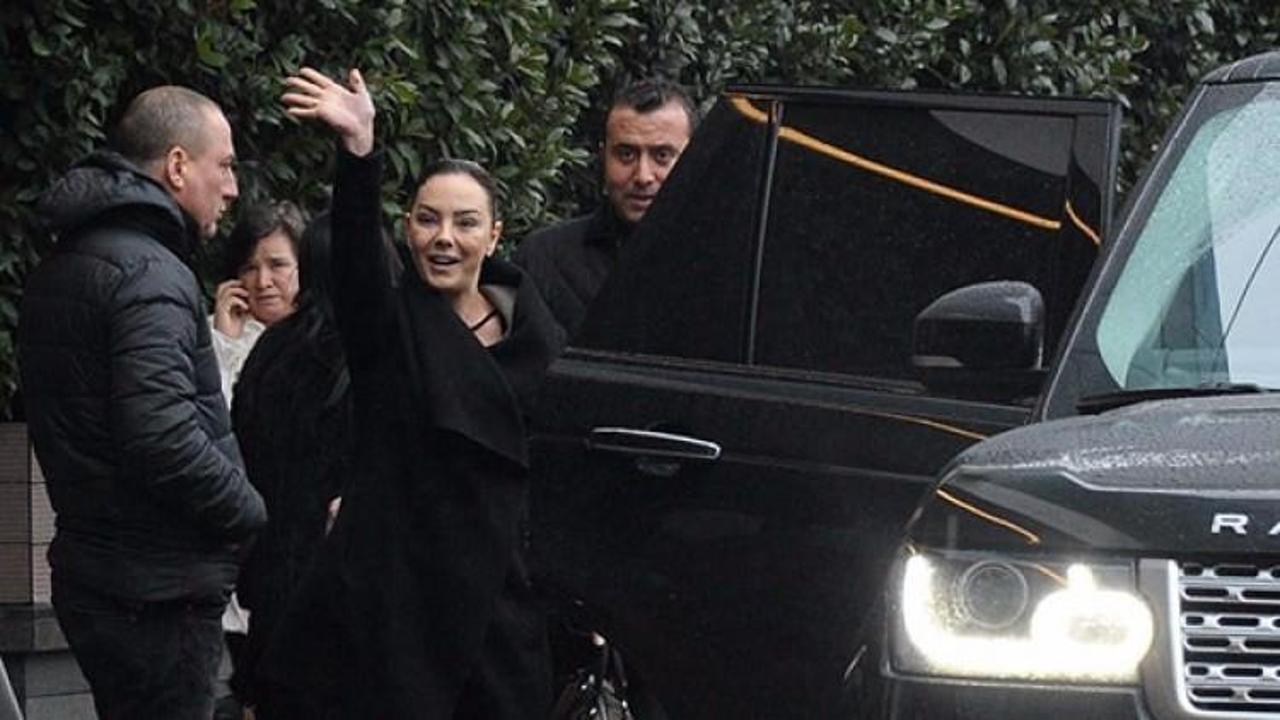 Ebru G&uuml;ndeş'in y&uuml;z&uuml;ndeki şişlik dikkat &ccedil;ekti