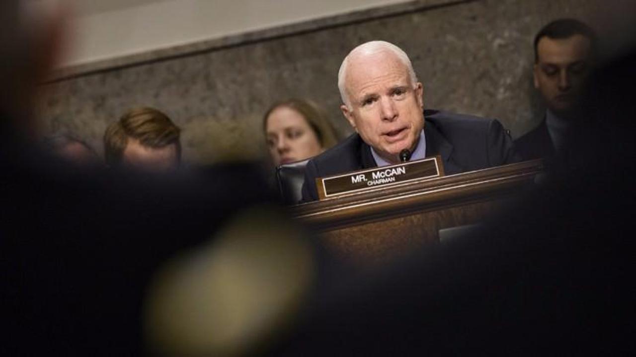 Trump'la McCain kavgaya tutuştu