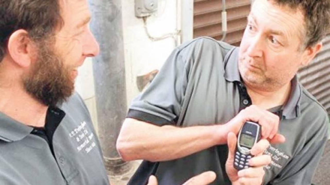 17 yıldır kullandığı 3310'dan vazgeçmiyor
