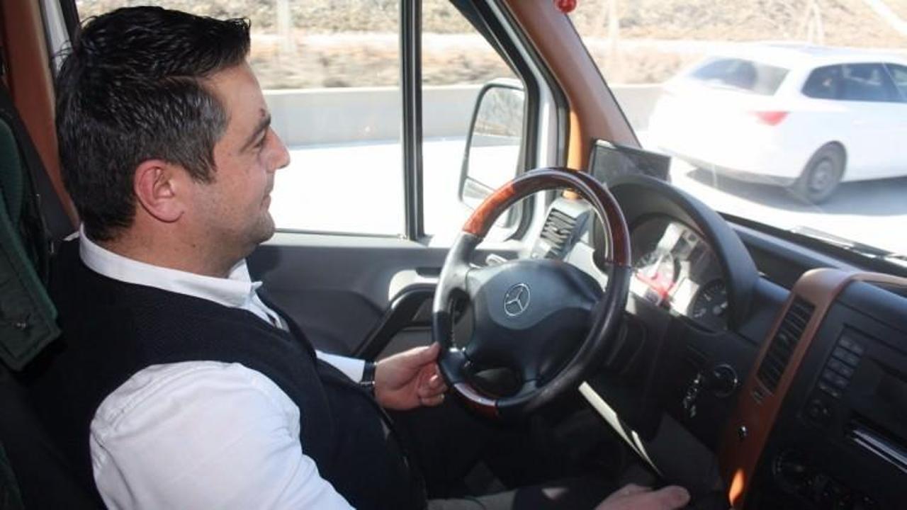 AK Partili Başkan Karaaslan dolmuş şoförlüğü yaptı