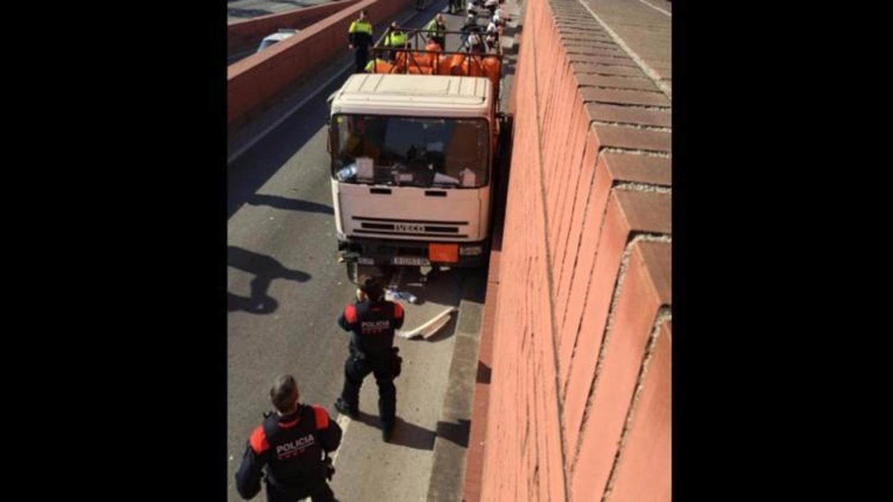 Barcelona'da kamyon çalan İsveçli terör estirdi!
